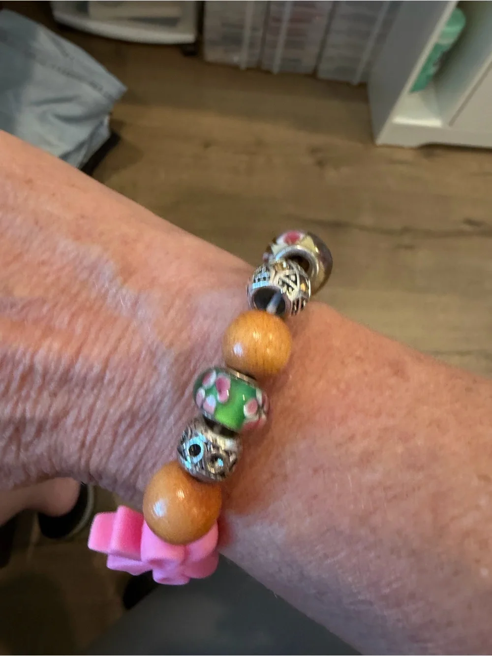 Hand Crafted Pink Bow and Wood-Tone Bead Bracelet - Picture 4 of 5